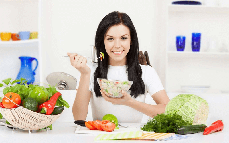 Phụ nữ ăn gì để sinh con trai