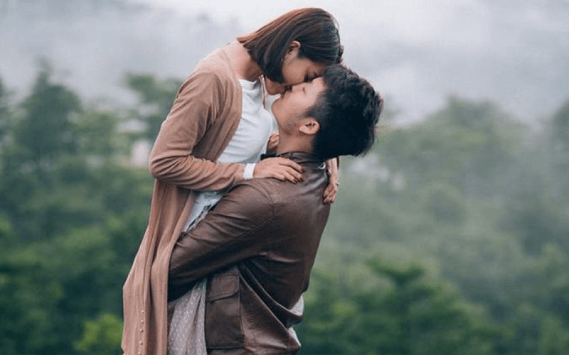 Nàng sẽ cố khoe làn da trắng nõn nà qua bộ cánh voan mỏng, hoặc khoe rõ 3 vòng đầy đặn để quyến rũ các chàng