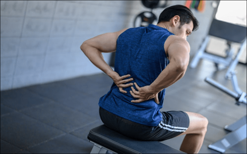 Những người tập squats đúng cách thường bị đau bắp chân trong một khoảng thời gian, vì các bài tập đứng ngồi có thể khiến cơ bắp chân không thoải mái.