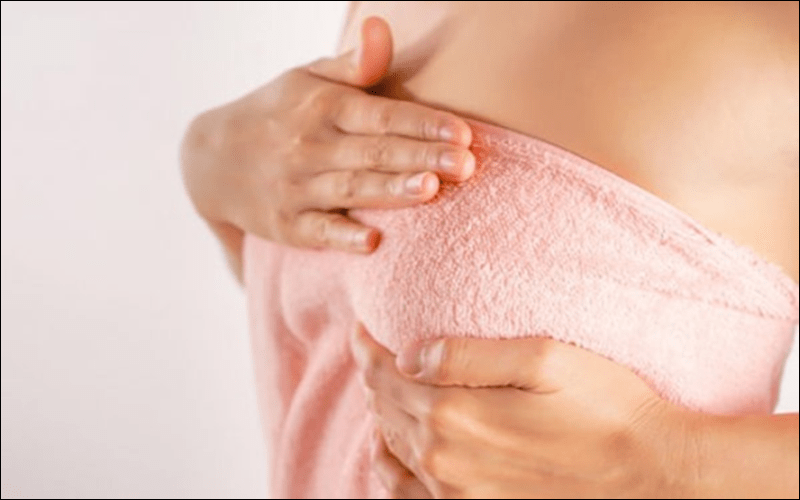Cho con bú sau nâng ngực như thế nào để hạn chế chảy xệ cho mẹ?