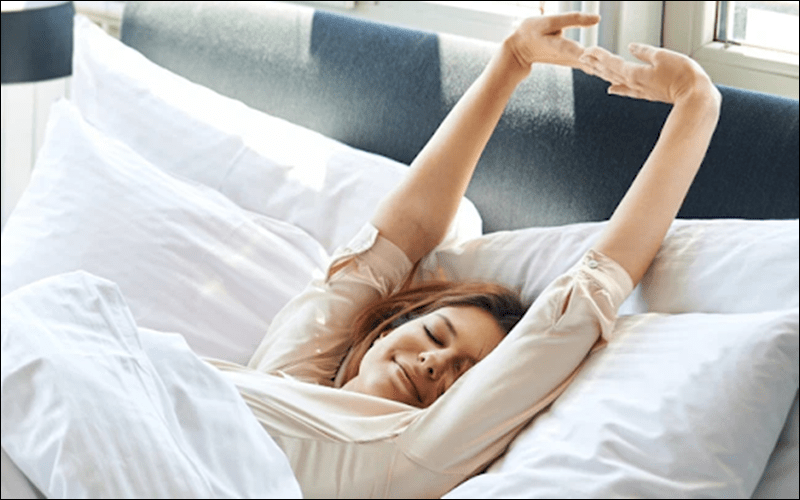 Ngủ đúng giờ và đủ giấc là chìa khóa để giải quyết triệt để vấn đề mệt mỏi trong chuyện chăn gối của các cô gái.