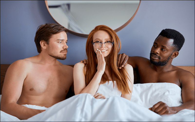 Threesome có nhiều tư thế quan hệ mới